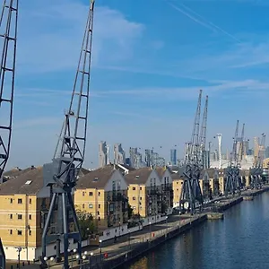 Excel Riverview Luxury -sleep 6- Free Parking- Playstation 4 London